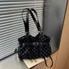 Bolsa de ombro transversal moderna plissada relaxada com bolinhas moda outono 2026 nova grande capacidade sob o braço