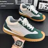Zapatos de hombre estilo alemán, nueva colección de primavera 2026, zapatillas deportivas casual, antideslizantes, estilo Forrest Gump, versátiles para adolescentes, zapatillas de lona con suela blanda