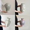Vaso de Cerâmica Retro Porcelana Azul e Branca Ornamento para Sala de Estar, Jarra de Cerâmica para Arranjo de Flores, Decoração de Luxo Leve, Recipiente para Flores Estilo Chinês Novo, Pequeno