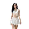 Traje de Baño de Dos Piezas Pure Desire con Cuello Halter y Cordón para Mujer, Conjunto de Tres Piezas, Color Blanco y Café, Falda Plisada de Cintura Alta con Lazo, Bikini para Vacaciones en la Playa