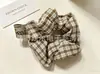 Scrunchies de Tela Estilo Vintage al por Mayor, Cintas para el Cabello Coreanas con Bordado Floral a Cuadros, Suministro para Tiendas de Accesorios, Directo de Fábrica