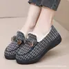 Sapatos de Tecido Old Beijing de Inverno para Mulheres, Sapatos de Algodão para Meia-Idade e Idosos, Forrados com Lã, Espessados, Quentes, Botas de Algodão Antiderrapantes Planas para Avós