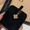 Collar de Plata de Ley S925 Cepillada Diamantada Trébol de Cuatro Hojas Diseño de Nicho Sentido de Alta Calidad