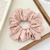 Elástico de Cabelo Versátil Estilo Francês de Seda Gelada Ultra Macio com Alto Valor Estético e Acabamento Brilhante, Scrunchie para Mulheres com Elegância Despojada, Corda para Coque Baixo