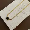 Collar de amor hueco de acero de titanio resistente a la decoloración para mujer, colgante de amor con diseño de nicho de lujo ligero, cadena de clavícula de temperamento versátil
