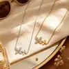 Collar con Cadena para Clavícula de Acero Inoxidable Estilo Lujo Old Money Europeo y Americano con Incrustaciones CNC de Trébol de Cuatro Hojas y Diamantes Completos para Mujer
