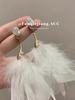 Pendientes de plumas blancas súper etéreos para otoño e invierno, diseño de nicho, lujo ligero de alta calidad, adecuados para cara redonda, pendientes con pasador de plata 925 para mujer ~
