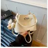 Bolsa de Mão Elegante e Moderna para Escritório com Fecho de Padrão Lichia Retrô, Bolsa de Ombro Fashion, Bolsa Transversal Estilosa e Versátil em Formato de Balde