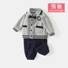 Nuevo Insignia de Oso Estilo Universitario Conjunto Infantil: Conjunto de Dos Piezas de Chaqueta con Cuello y Pantalones Jogger para Niños, Ropa de Otoño para Niños