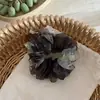 Elástico de Cabelo Scrunchie Floral com Strass de Alto Padrão Estilo Coreano, Suave e Fofo, Tipo Gaze, para Rabo de Cavalo ou Coque, para Mulheres