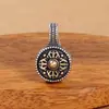 Clip de Accesorio Adorno de Latón Incrustado con el Mantra de Seis Palabras de Xizang de Plata de Ley S925 Colgante Lateral con Textura Vintage de Vajra
