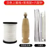 Herramientas para reparar zapatos, que incluyen un mango de madera grueso, una herramienta para hacer agujeros, un gancho para suelas de zapatos, un punzón para cuero y agujas de coser para cuero para coser a mano