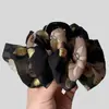 Estilo Floral Elegante 2025 Novo Acessório de Cabelo Presilha de Cabelo Estilo Francês Retrô para a Parte de Trás da Cabeça