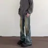 Vibe de rua americana, calça jeans vintage lavada e desgastada, corte clean masculino, marca da moda, caimento solto, afina a silhueta, calça longa de perna reta