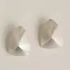 Pendientes Cepillados de Cono Triangular Geométrico, Elegantes Pendientes de Botón Mate, Sensación Exquisita y de Alta Gama, Pendientes de Botón para Mujer con un Ambiente de Nicho y Sofisticado