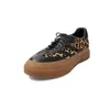 Mocasines de Cuero Genuino Estampado Leopardo Crin de Caballo Suela Gruesa 2026 Zapatillas de Patinar con Cordones Cómodas Versátiles Estilo Universitario Bloqueo de Color Zapatillas de Entrenamiento Alemanas Modernas