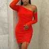 Moda Europeia e Americana Roupas Cordão Malha Ombro Inclinado Sem Costas Cor Pura Simples Vestido Slim de Manga Comprida Justo ao Quadril para Mulheres