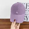Boné de Baseball Macio com Bordado de Letras Estilo Coreano para Mulheres, Novo Simples Versátil de Primavera e Outono com Aba Curva Redutor de Face Boné Bico de Pato para Homens