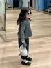 Outono e inverno de 2024 novas roupas infantis coreanas para meninas estilo Mori colete em camadas camisa de manga comprida listrada calças bombacha