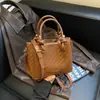 Bolso de textura tejida para mujer 2026 nuevo estilo principios de otoño textura súper caliente esenciales de trabajo bolso tote pequeño bolso cruzado bandolera cubo