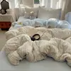 Juego de ropa de cama de cuatro piezas de terciopelo de leche para otoño e invierno, funda de edredón de terciopelo coral gruesa de doble cara de una pieza, juego de tres piezas de sábana de franela