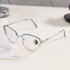 Armações de óculos cat-eye com detalhes em diamante europeias e americanas, óculos metalizados fotocromáticos anti-luz azul para mulheres, armações de óculos lisas estilo trendy da internet