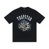 Las camisetas Trapstar están disponibles constantemente, una marca de moda hip-hop de la calle estadounidense, que ofrece camisetas unisex de manga corta holgadas para el verano.