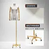 Modelo masculino de estilo coreano ajustado, accesorios de media figura humana, escaparate de ropa, modelo informal de moda, expositor de cuerpo entero