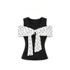 Camiseta negra de manga corta con lunares estilo francés para mujer, nuevo top corto único y bonito de hombros descubiertos para el verano de 2026