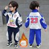 Conjunto de Ropa de Motocicleta de Dibujos Animados 2025 Invierno Nuevo Estilo para Niños Pequeños y Medianos, Ropa de Dos Piezas de Moda Fresca y Moderna para Bebés Celebridades de Internet
