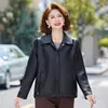 Moda Mãe 2026 Outono Nova Chegada Gola Lapela Manga Longa Jaqueta Casaco de Couro Feminino Meia-Idade e Idosos Solta Emagrecedora Jaqueta Top