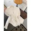 Suéter cardigan de malha grossa branco estilo coreano 2026 com zíper duplo e detalhes vazados, top feminino de caimento solto com design estiloso