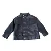 Chaqueta de cuero de motocicleta holgada y elegante para niños y niñas, colección otoño e invierno 2026, engrosada y forrada de vellón, chaqueta de cuero de moda para bebés