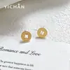 Brincos Vintage Exquisitos de Moeda de Cobre com Gelo Cristalino Vazado, Design Delicado e Compacto, Brincos Estilosos e Versáteis com um Toque de Moda Único