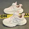 Tênis dad shoes infantil com fivela e mesh rosa, sapatinhos brancos para crianças de meia idade e mais velhas, novo tênis esportivo respirável 2026