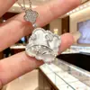 Collar Nuevo Estilo Chino de Plata de Ley S925 con Forma de Concha Plateada para Mujer Nácar Blanco Natural Ventana Hueca Tallada Nicho Cadena Exquisita para Clavícula