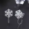 Pendientes de Resina Pequeños Copos de Nieve Estilo Japonés y Coreano Dulces Flores Elegantes Pendientes de Barra para Oreja Versátiles Pendientes de Clip para Oreja Simples