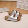 Sandalias Zapatillas Birkenstock para Niñas Ropa de Exterior 2026 Verano Nuevas Chanclas de Playa para Niños Zapatillas Antideslizantes para Bebé Niña