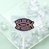 Broche Metálico Creativo Geométrico Inglés Frase Corta Insignia de Letra Interesante Personalizada Accesorios de Ropa Pin de Solapa Pin para Corsage