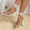 Sandalias de tacón alto de gran tamaño transfronterizas con correa de aro para el pie, novedad de verano 2022, zapatos de mujer de comercio exterior de moda europea y americana con cabeza cuadrada y tacón grueso