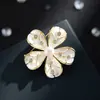 Diseño Original Lujo Accesible Elegante Flor Estéreo Broche Aleación de Cobre Electrochapado en Oro Real Broche de Circonita con Goteo de Aceite Broche