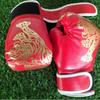 Guantes de boxeo para adultos y niños, guantes de entrenamiento de sanda para interiores, guantes de boxeo con llamas, venta al por mayor.