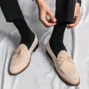Sapatos Masculinos de Couro Bico Fino Estilo Britânico, Versáteis Mocassins Foscos Versão Coreana, Mocassins Slip-On Tendência para Balada e Cabeleireiro