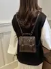 Mochila Britânica Retro Estampa de Leopardo Feminina Nova Moda Versátil Bolsa de Ombro Único Transversal Mochila Pequena Portátil de Alta Qualidade