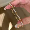 Pulseira de Zircônia com Furos Interligados para Mulheres Design de Nicho Senso Individual Moda Tendência Temperamento Versátil Pulseira Joia de Mão