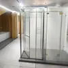 Mampara de ducha de cristal en forma de L con puerta corredera lateral hacia adentro para separación de zona seca y húmeda en el baño, mampara cuadrada de marco completo