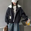 Jaqueta com Capuz Falsa de Duas Peças para Meninas 2026 Novo Estilo Outono para Crianças Maiores, Casaco Bordado Color-Block, Cardigan Jaqueta de Baseball
