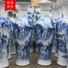 Jarrón de cerámica Jingdezhen pintado a mano en azul y blanco con forma de montaña y agua, jarrón de suelo largo, decoración para el hogar y la sala de estar, al por mayor.