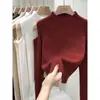 Camisa básica feminina de gola alta média para primavera e outono, com um design único e estiloso, adequada para usar em camadas sob um suéter, top de tricô afunilado e ombro a ombro