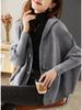Jaqueta Cardigan Tricotada Versátil para Estilo de Deslocamento para Mulheres 2026 Outono Novo Suéter Casual Soltinho com Capuz Mais Vendido para Mulheres
